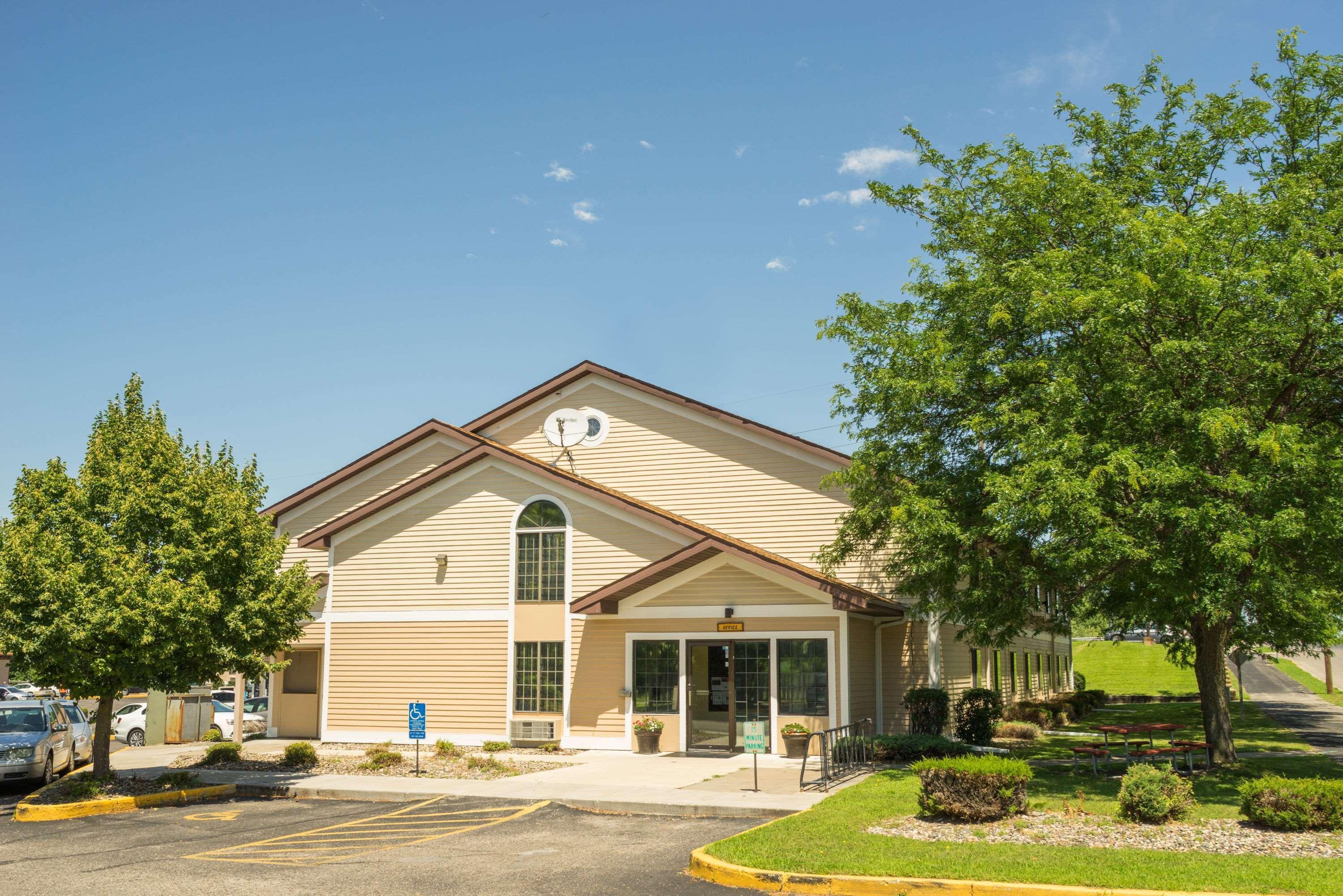 Super 8 By Wyndham Red Wing Hotel Exterior photo